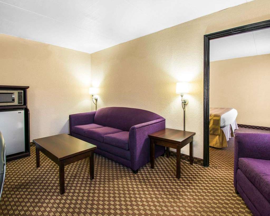 Quality Inn & Suites Талахаси Стая снимка